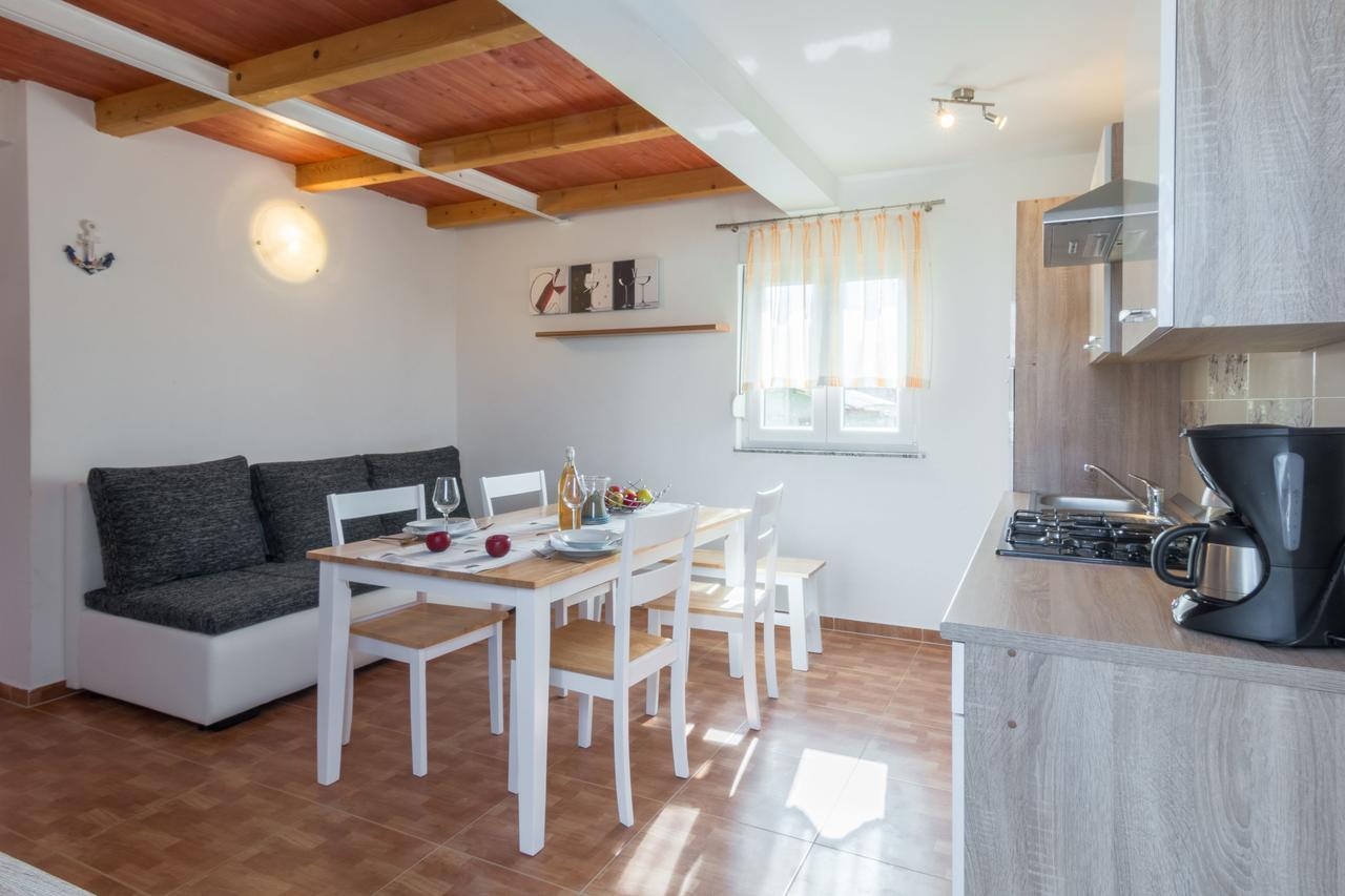 Apartments Miocic Ražanac Exterior foto